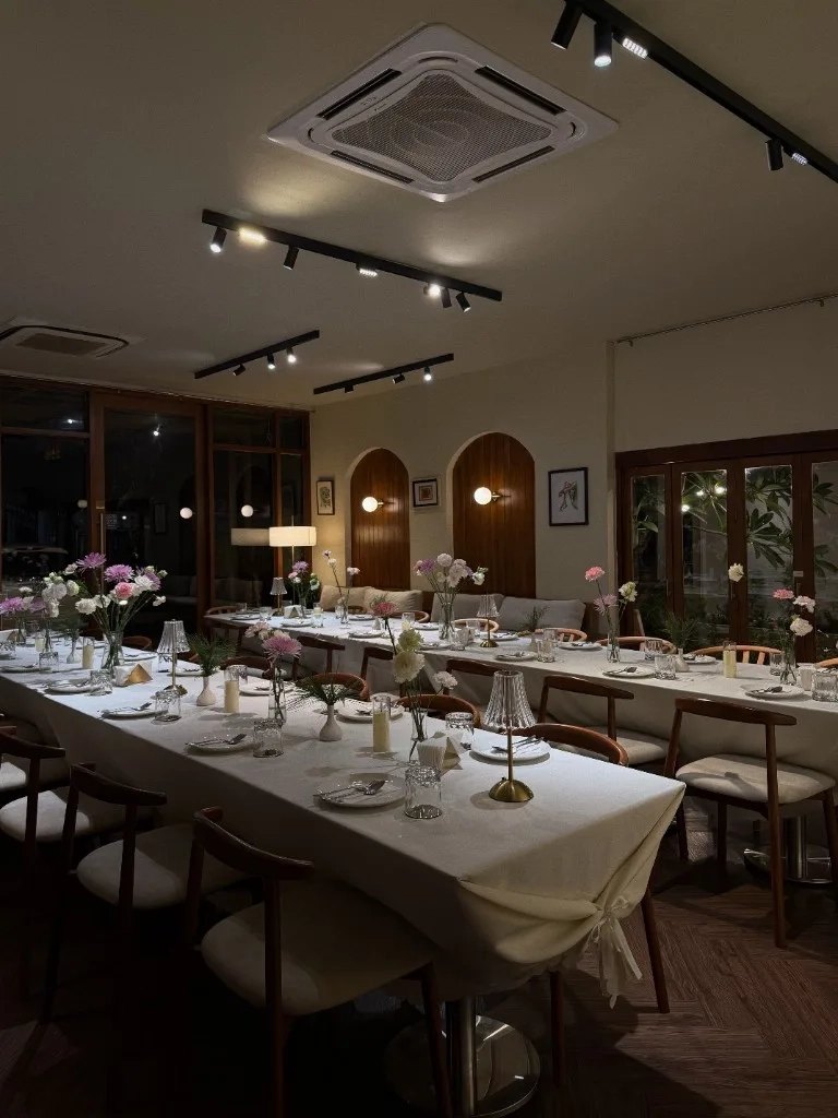 Event package dining setup at Samsuan